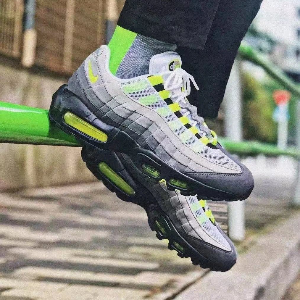 Nike Air Max 95 Black/Red Sneakers - 5