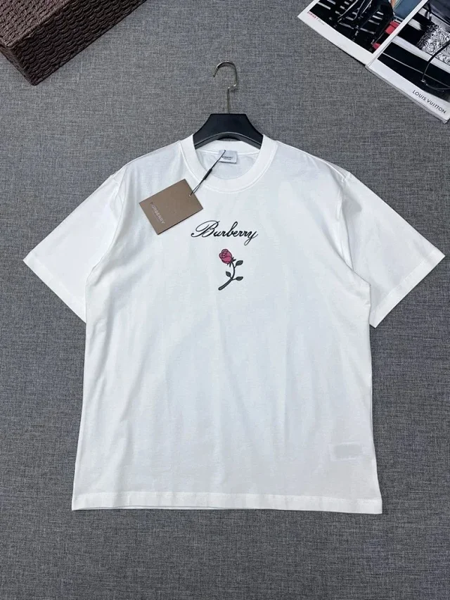 Burberry T-Shirts Short-Sleeve Graphic Print product detail image 6