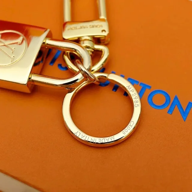 Louis Vuitton Uncategorized Metal Keychain with Padlock or Skateboard Charm product detail image 5