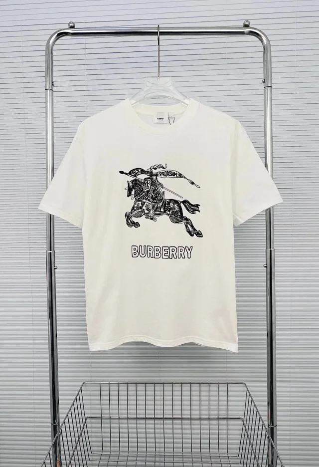 Burberry T-Shirts Logo Graphic T-Shirt product detail image 5