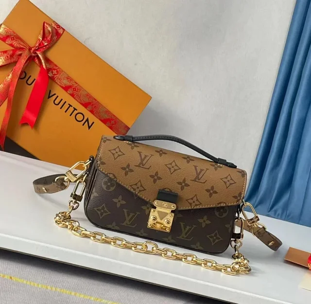 Louis Vuitton Crossbody Bags Monogram Top-Handle Chain Bag product detail image 2