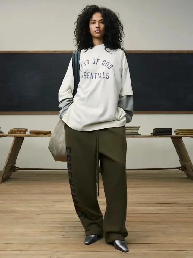 Fear of God T-Shirts Essentials graphic oversized T-shirt product detail image 10