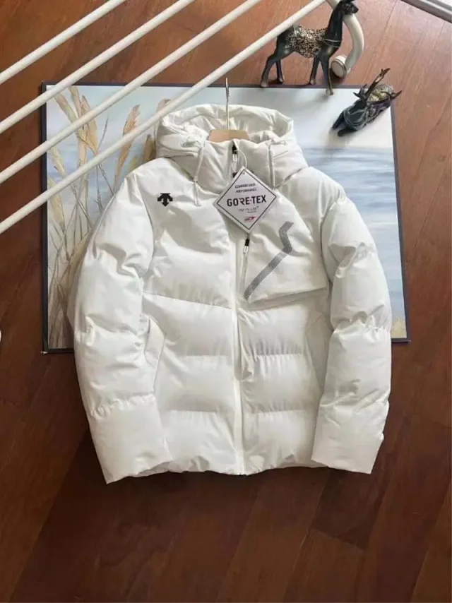 DESCENTE Down Jackets Hooded insulated jacket with zip pockets product detail image 7