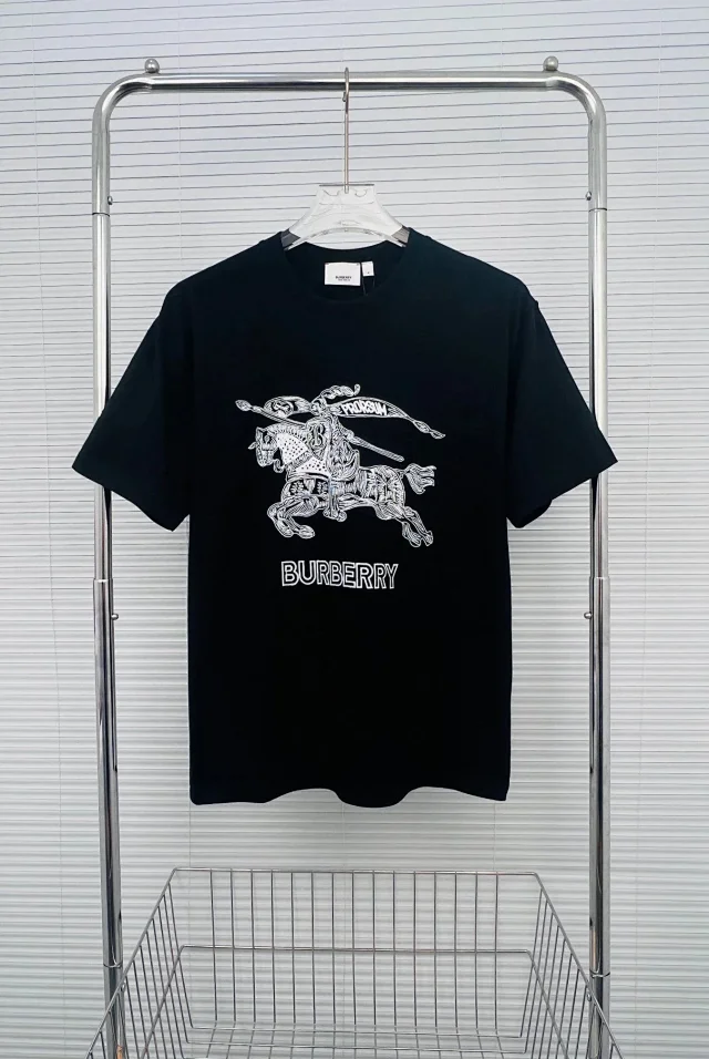 Burberry T-Shirts Logo Graphic T-Shirt product detail image 6