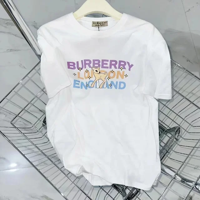 Burberry T-Shirts Short-Sleeve Graphic Print product detail image 3