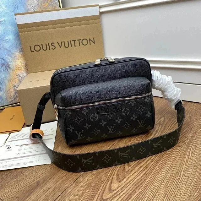 Louis Vuitton Crossbody Bags Monogram bag with chain strap product detail image 8