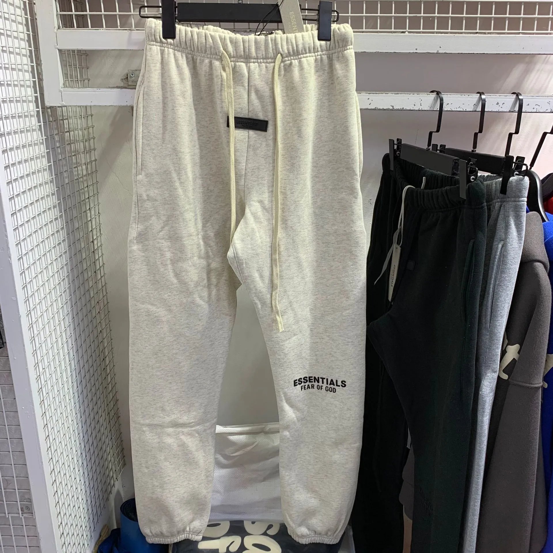 Fear of God Essentials Logo Sweatpants Gray - 18