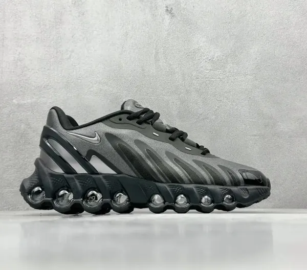 Nike Shox R4 Black/Red Running Shoes - 10