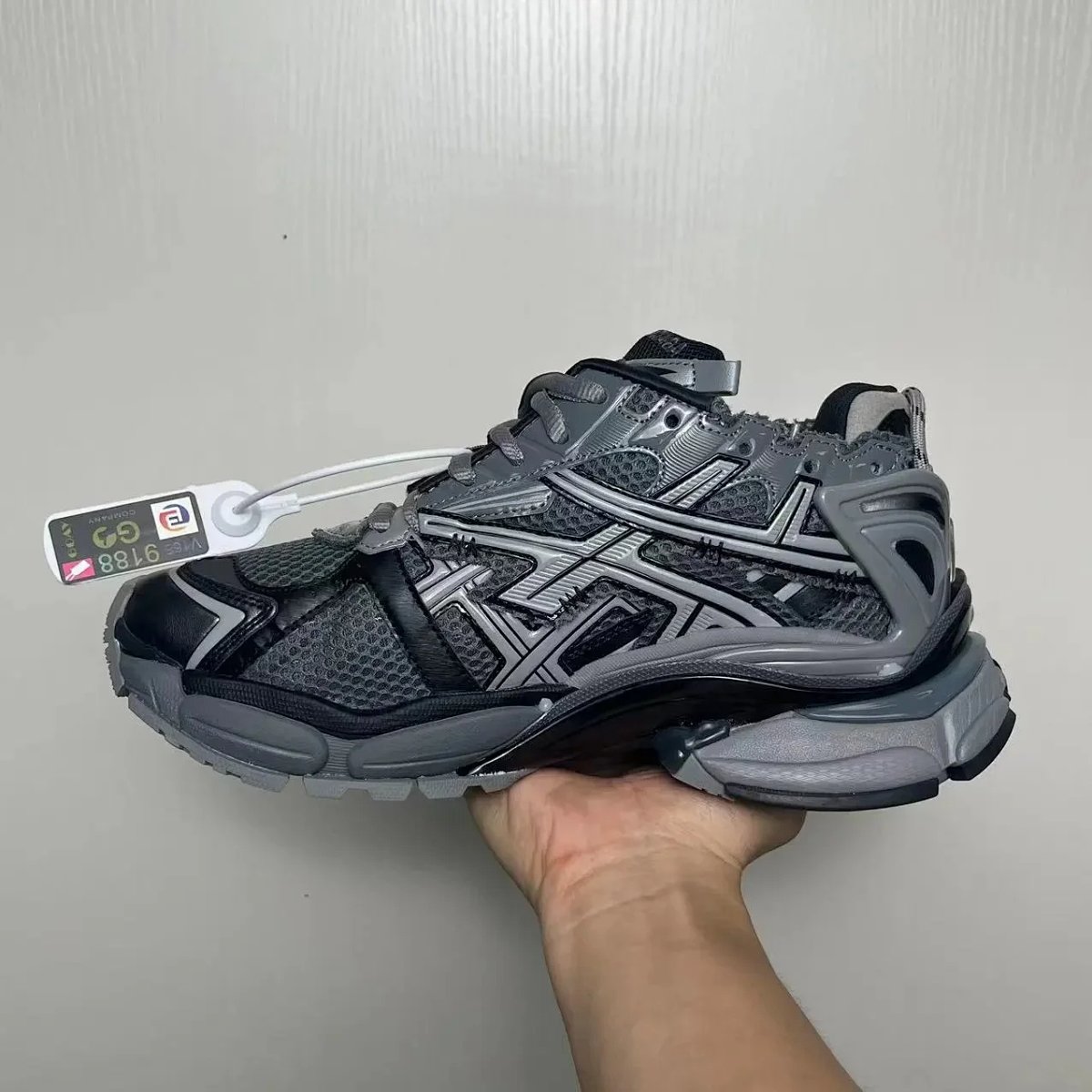 Balenciaga Track Runner White Black Graffiti Sneakers Chunky Sneakers product detail 2 in Litbuy spreadsheet finds