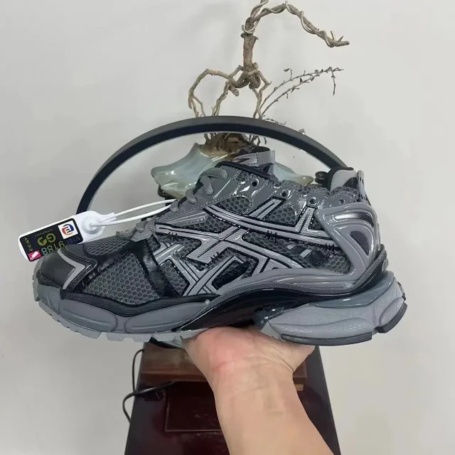 Balenciaga Sneakers Runner product detail image 4