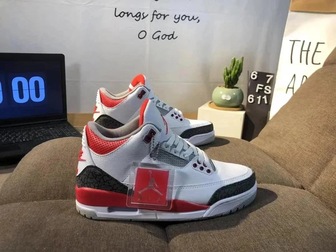 AJ3- White Red Flowing Maple