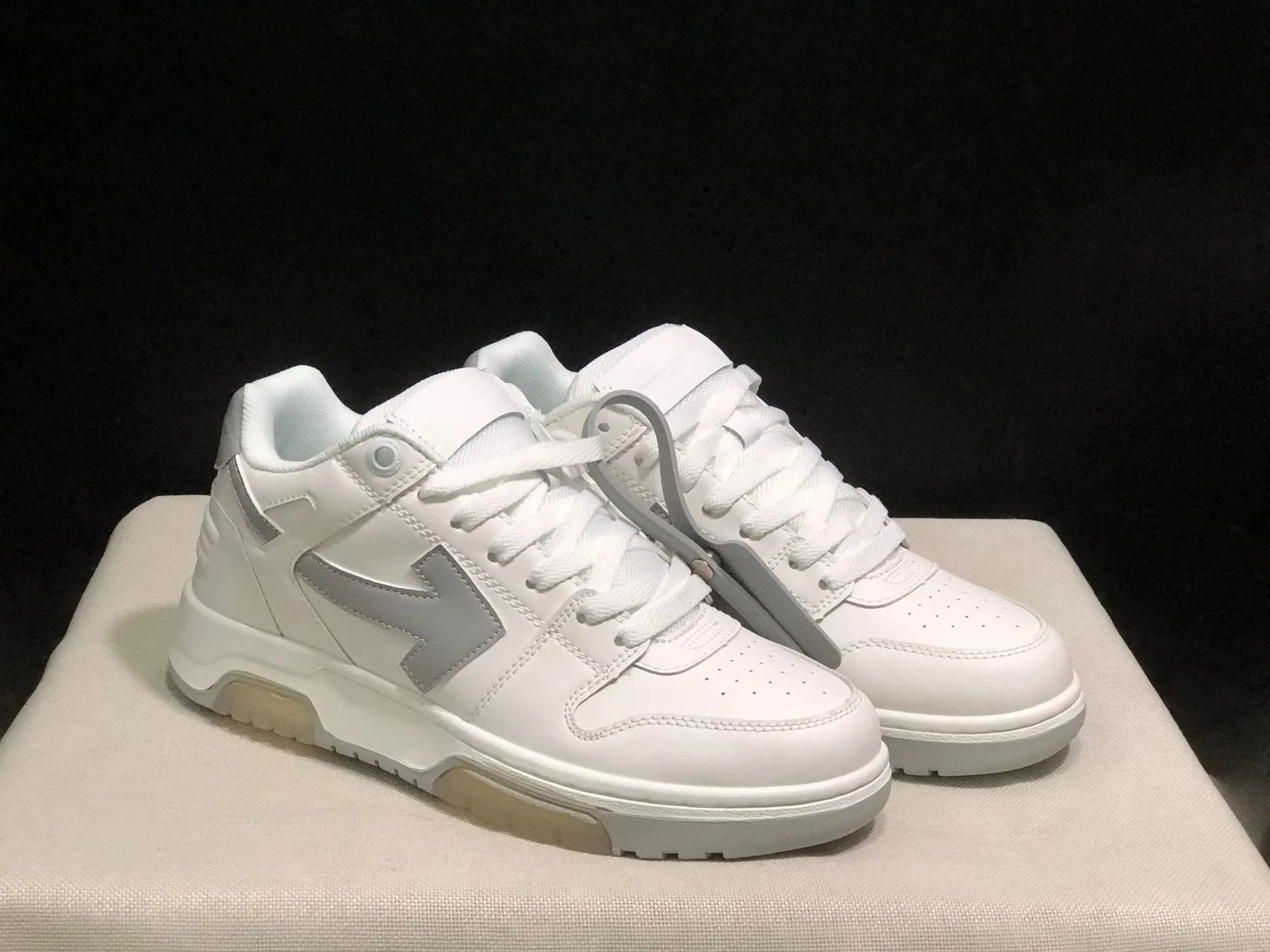 Arrowhead Fashion Casual Sneakers - Correct Version