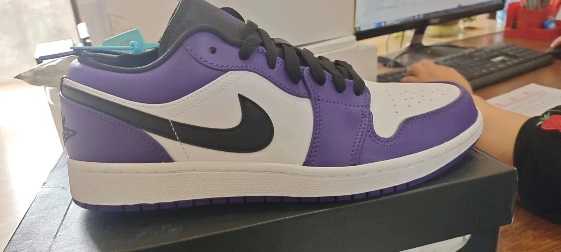Air Jordan 1 Retro Low 'Purple Toe' 553558-500