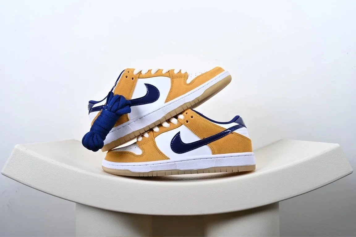 DUNK Lakers BQ6817-800