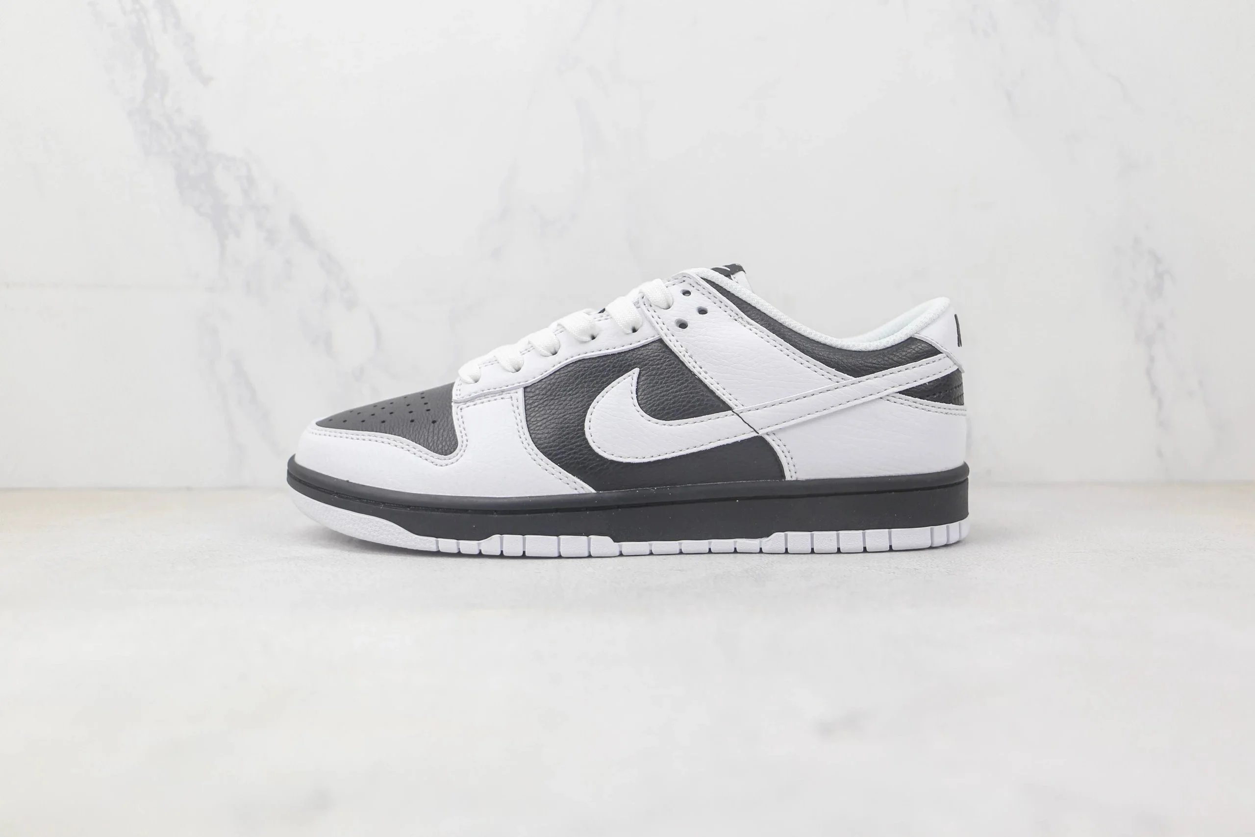 DUNK Reverse Panda FD9064-011
