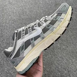 thumbnail for The PE version of the P6000 body body is made of a combination of leather and woven materials, giving people a fashionable and retro feeling