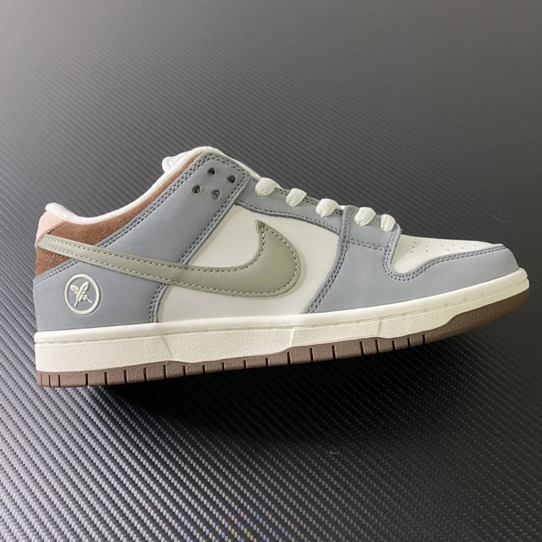 Dunk Champion Wings FQ1180-001