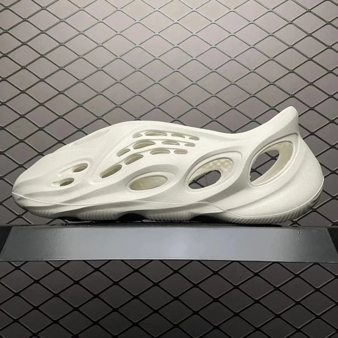 Coconut Crocs Bone White G55486