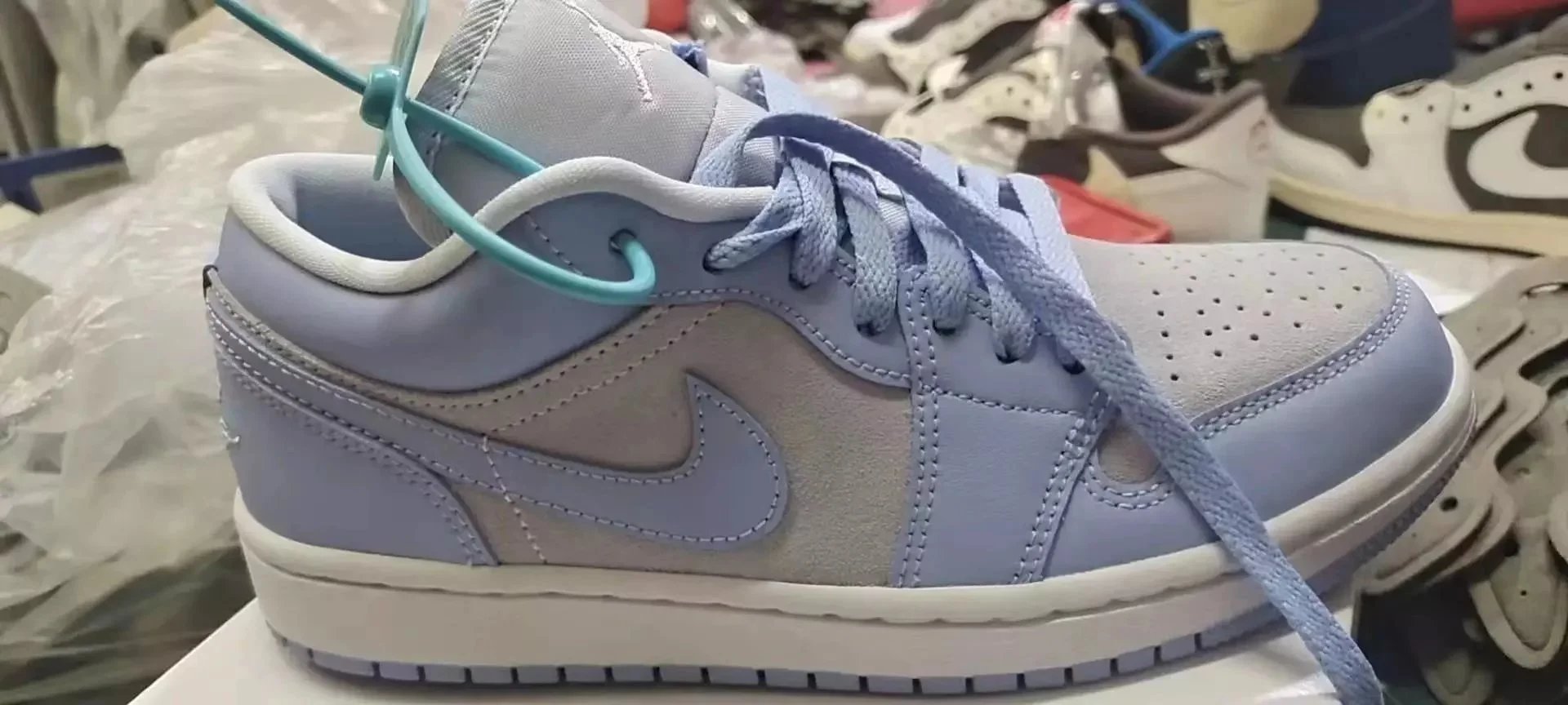 Air Jordan 1 Retro Low 'University Blue' DC0774-050