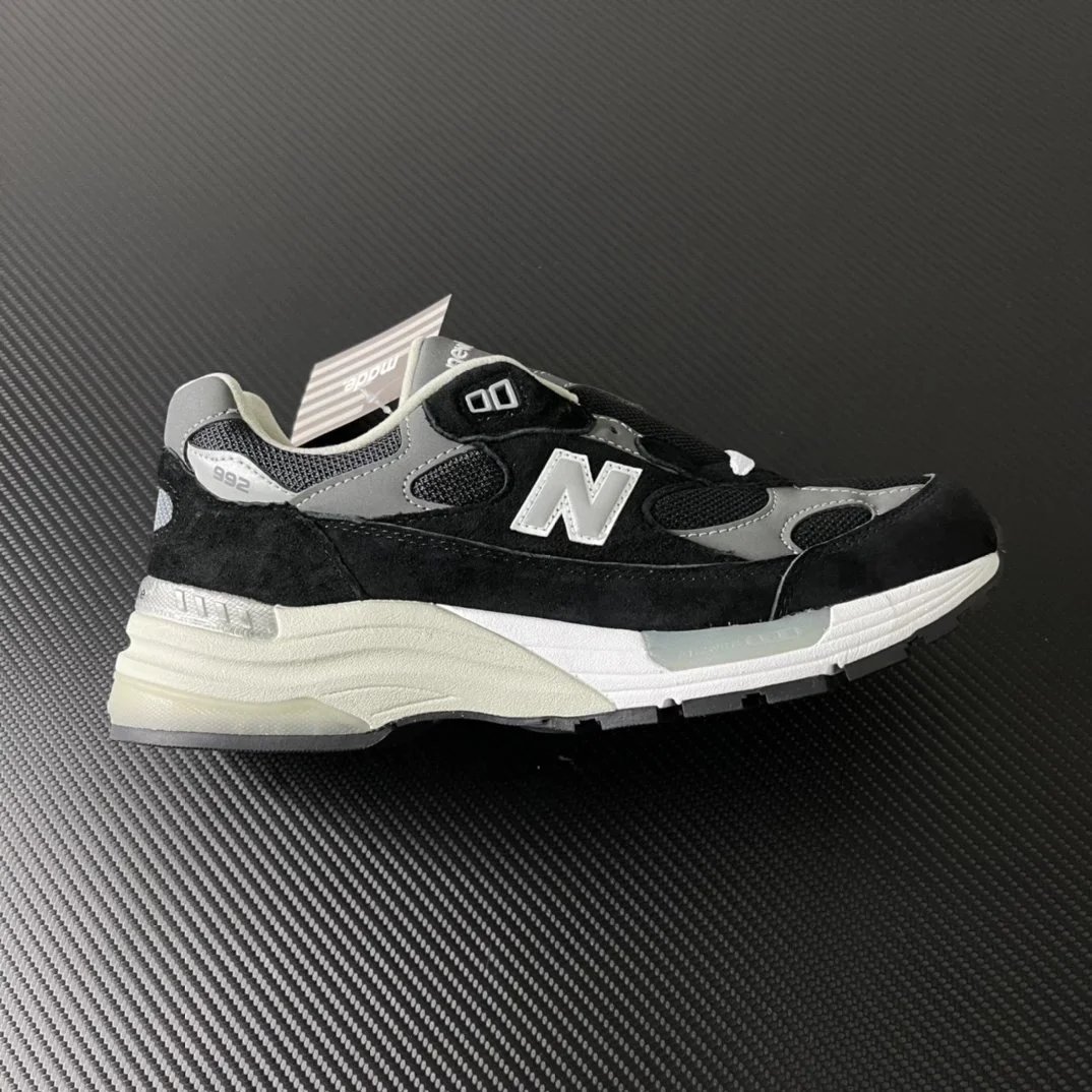 992 Black White M992EB