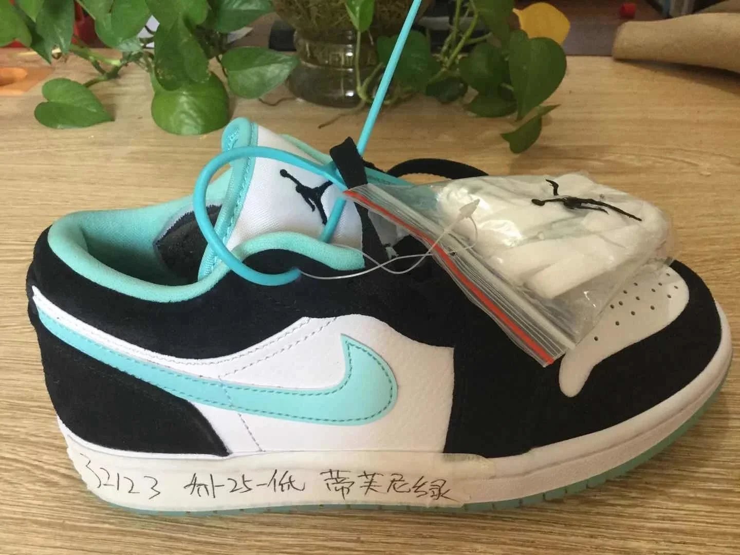 Air Jordan 1 Retro Low 'Tiffany Green' CQ9828-131