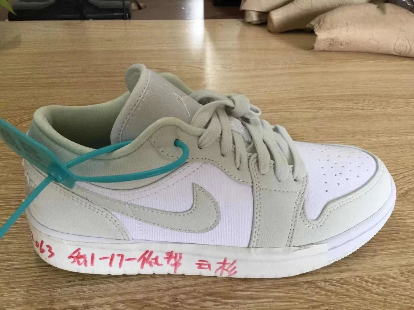 Air Jordan 1 Retro Low 'Grey/White' DC9036-100