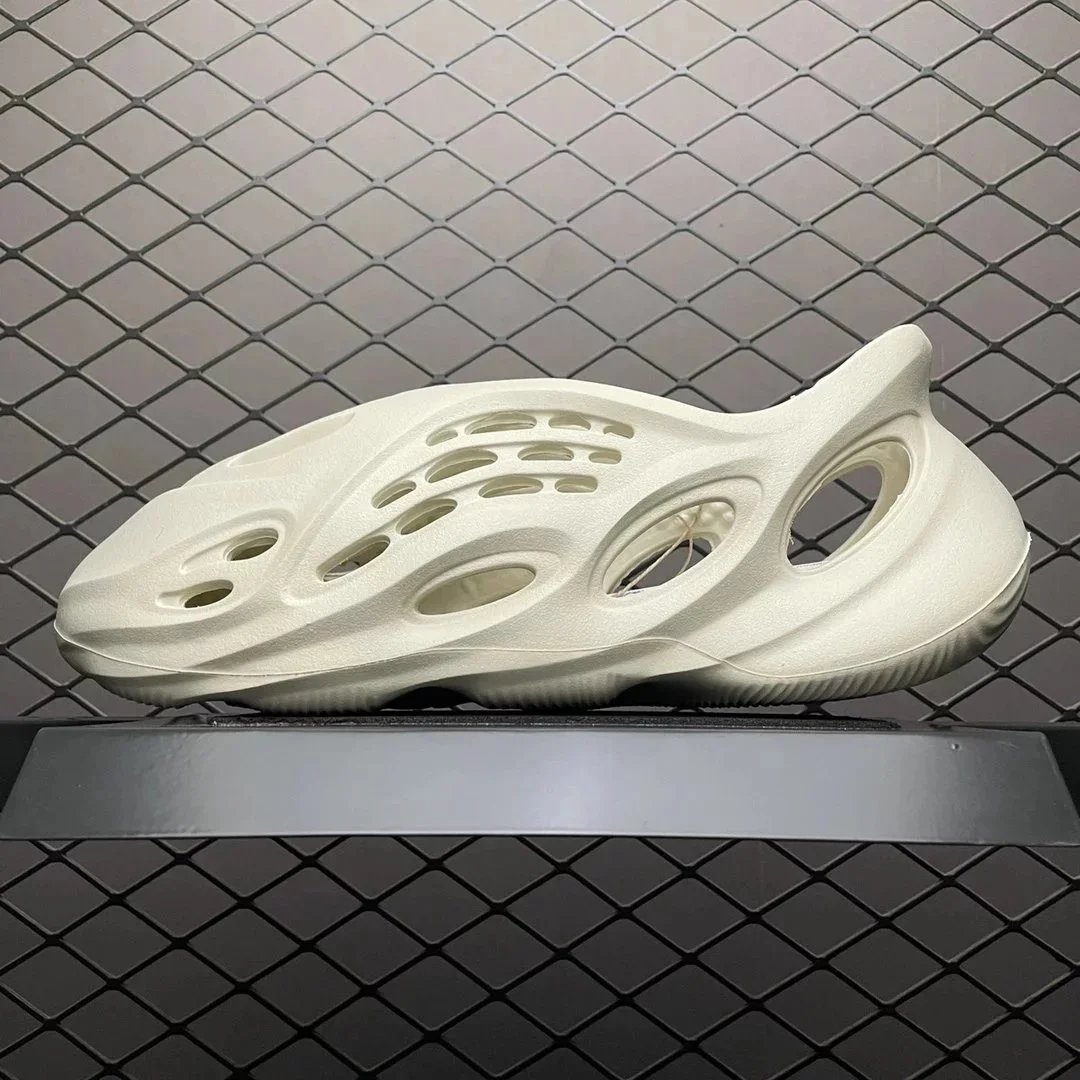 Coconut Crocs Sand FY4567