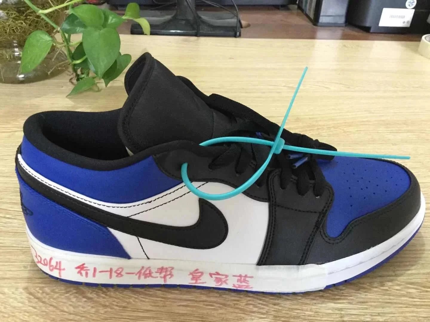 Air Jordan 1 Retro Low 'Royal Blue' CQ9446-400
