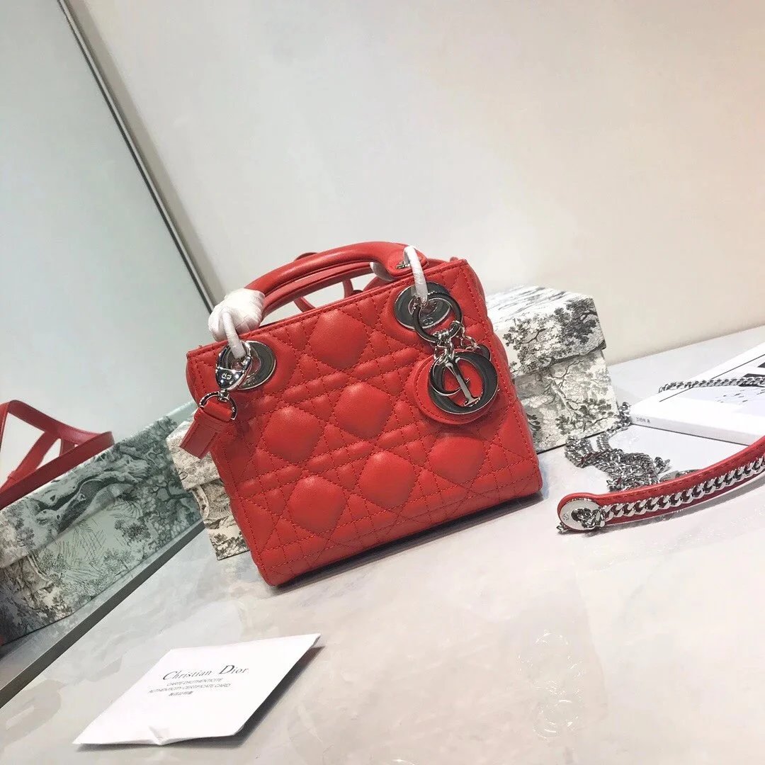 90033格Dior Lady大红色银扣小羊皮袖珍手提包，尺寸：17x15x7cm/链条120cm/