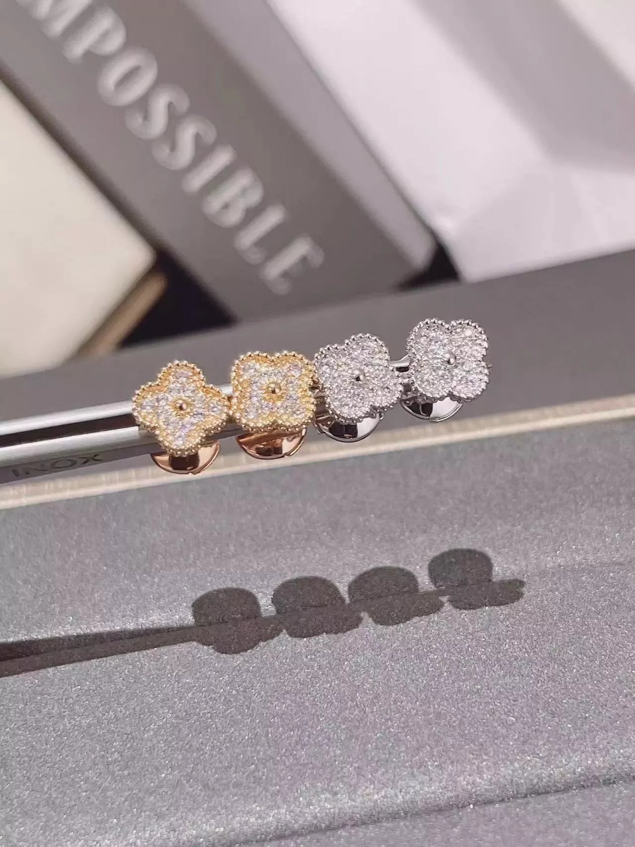 Four-leaf clover earrings with diamond v gold material does not lose color net red popular ins style explosion models