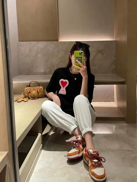 Ami Paris Heart Logo Navy T-Shirt - 28