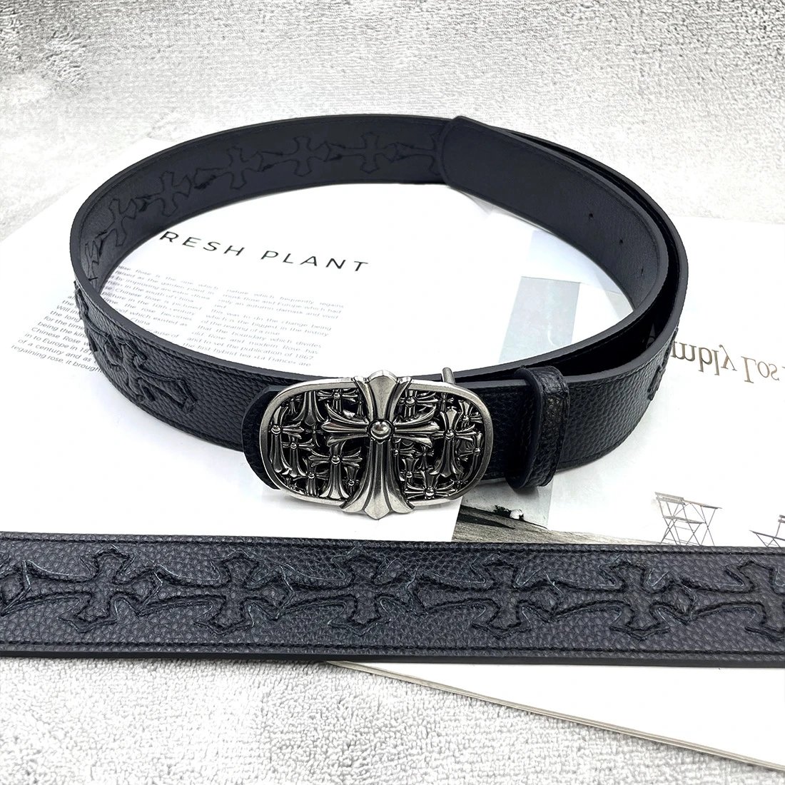 【15个黑色十字黑底，多十字】皮带