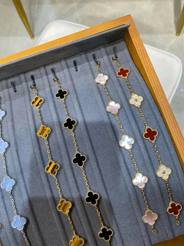 Unbranded Jewelry Four-Leaf Clover Chain Bracelet product detail image 3