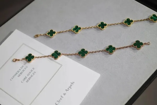 Van Cleef & Arpels Alhambra Four-Leaf Clover Mother-of-Pearl Gold Bracelet - 11