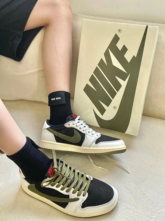 Nike Sneakers Air Jordan 1 low- and high-top product detail image 1