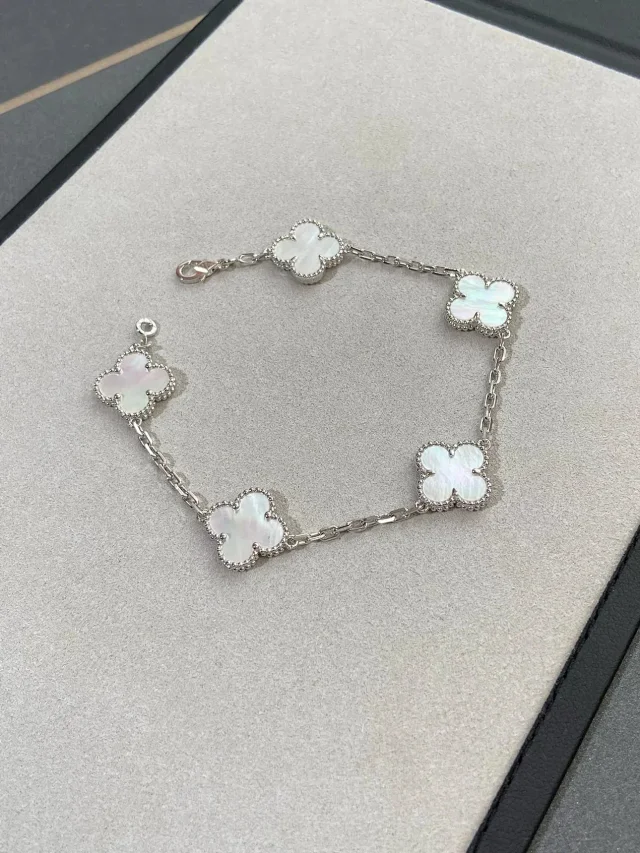 Unbranded Jewelry Four-Leaf Clover Chain Bracelet product detail image 8