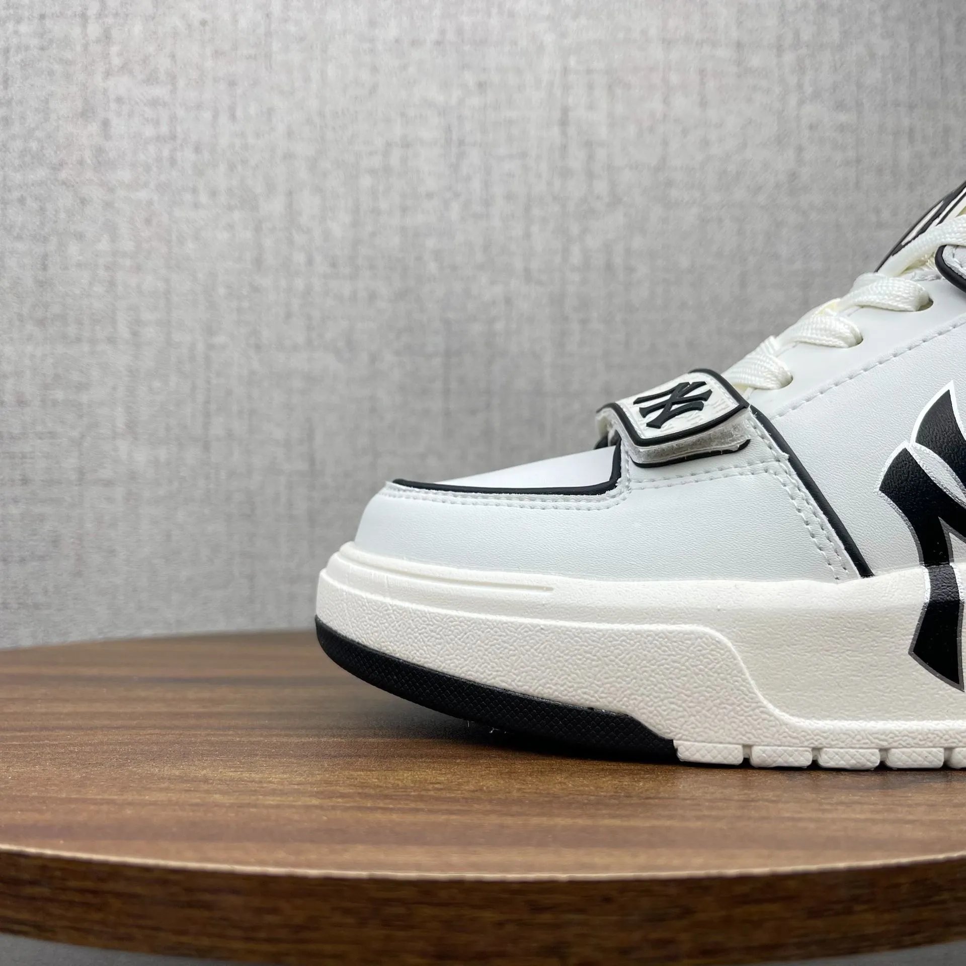 MLB Chunky Liner New York Yankees Sneakers in White and Black product photo 2