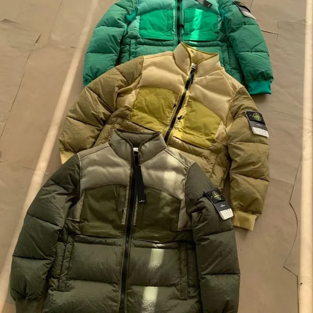 Unbranded Down Jackets Quilted stand-collar zip puffer jacket with chest pockets product detail image 2