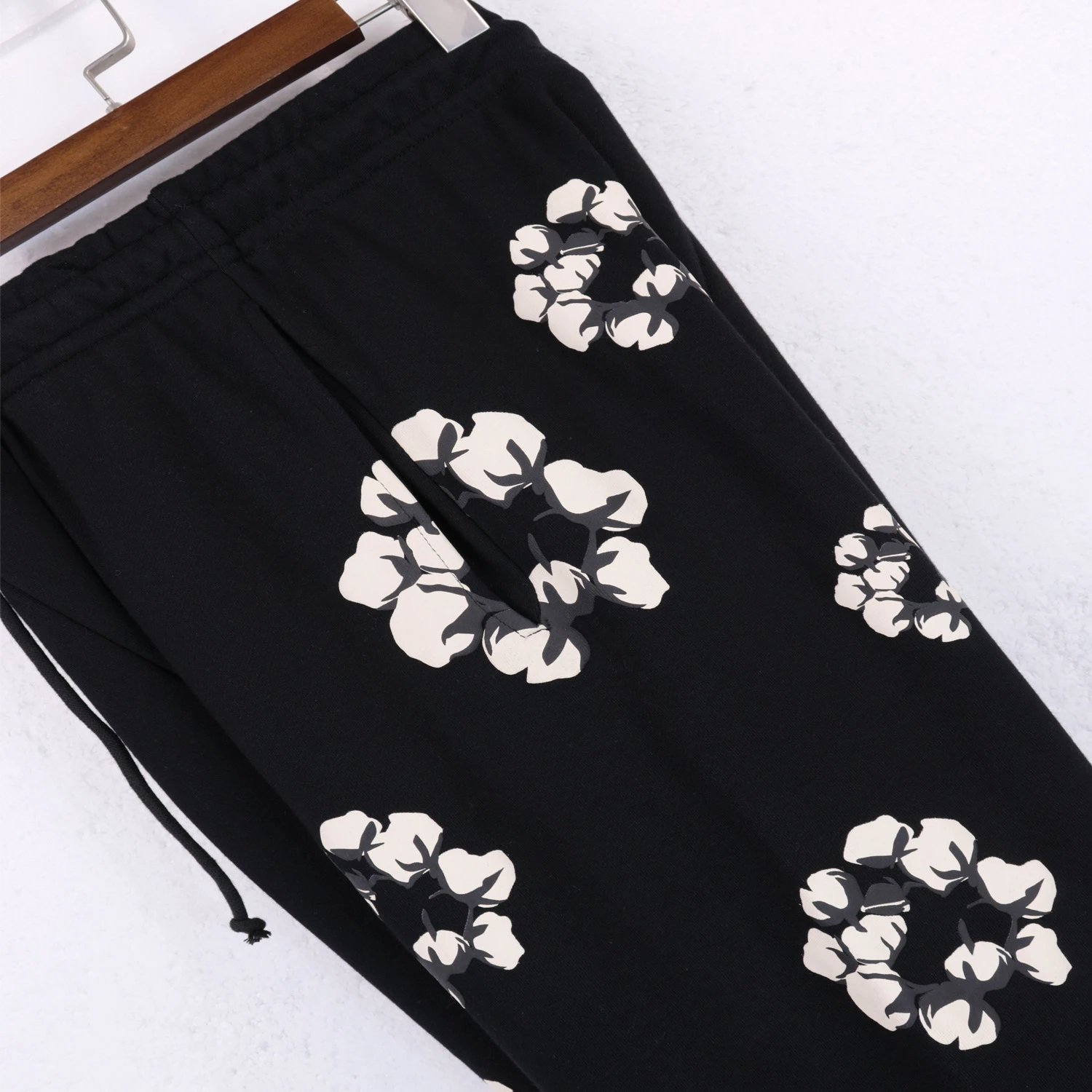 Design Floral Print Black Sweatpants - 18