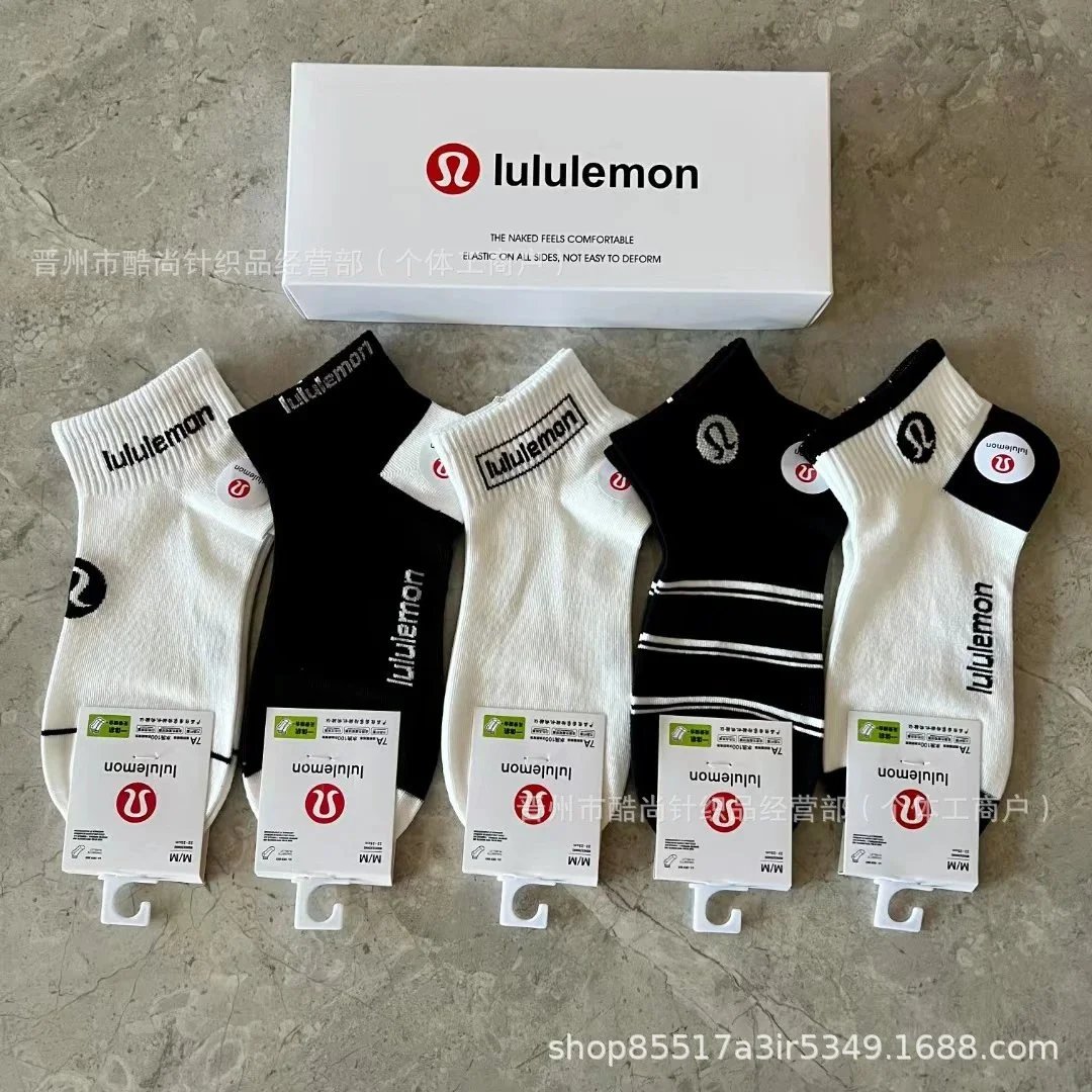 Breathable Cotton Letter Socks Crew Short photo 4