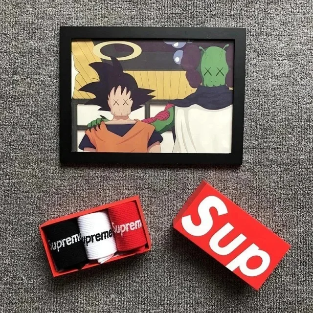 Supreme Socks 3-Pack Mid-Calf Logo product detail image 2