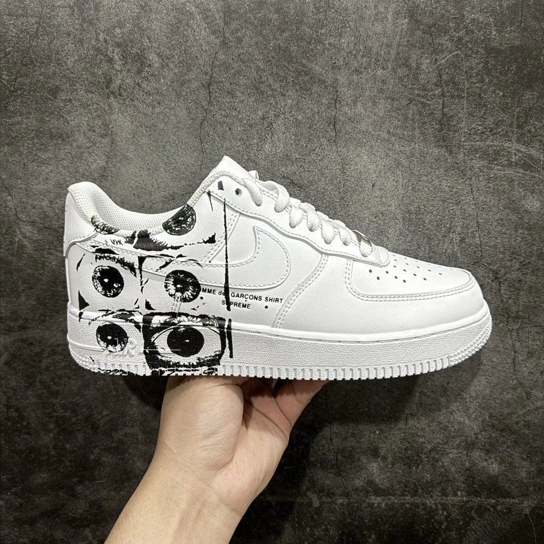 lit. white and black six-eyed