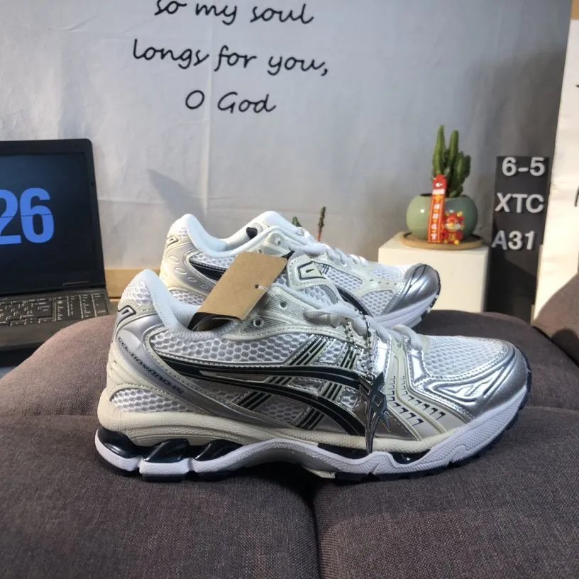 As fashionable and casual 14 sports shoes