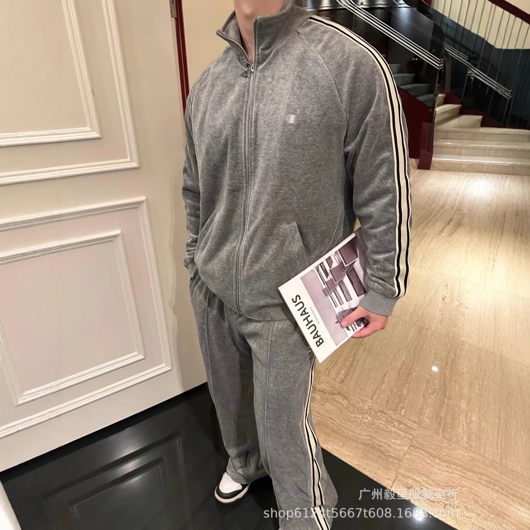 25新款高版本C家凯旋门刺绣织带绒面外套休闲运动百搭男女同款