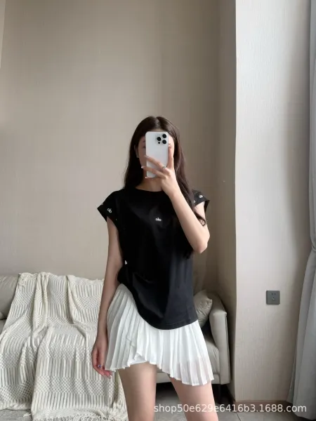 Alo Yoga Logo-Trim Cap-Sleeve T-Shirt Black and White - 11