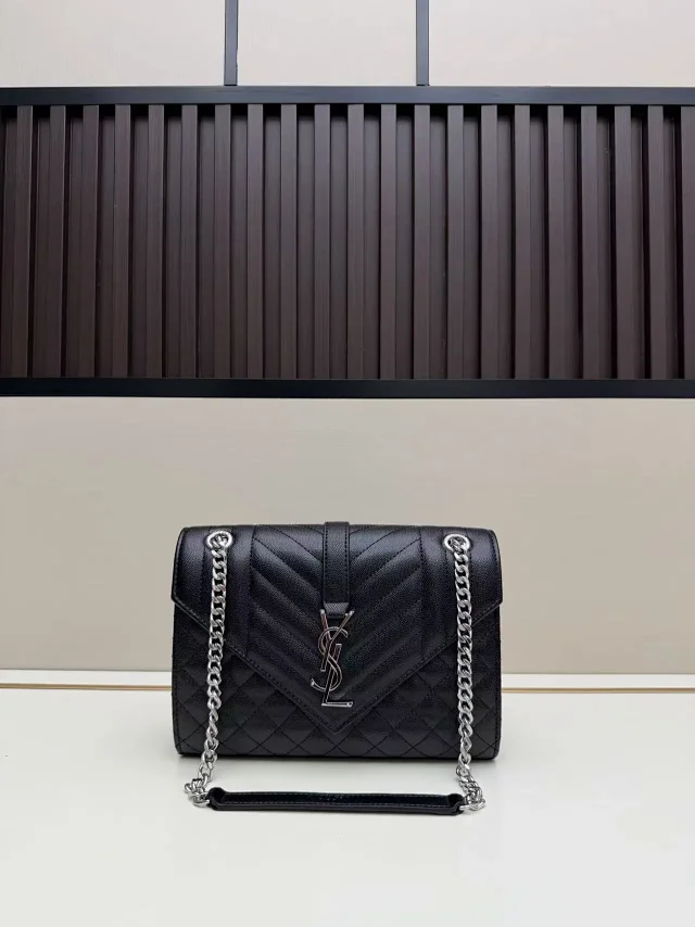 Saint Laurent Crossbody Bags Envelope quilted chain bag product detail image 1