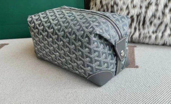 Goyard Hand-Held Toiletry Bag photo 7