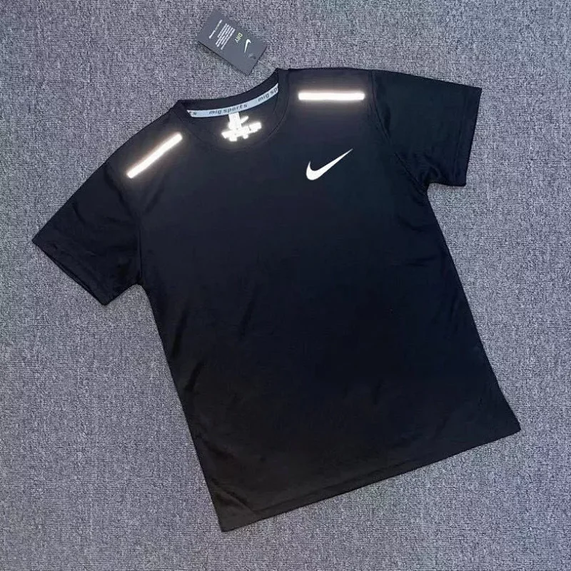 Black (shoulder reflection)
