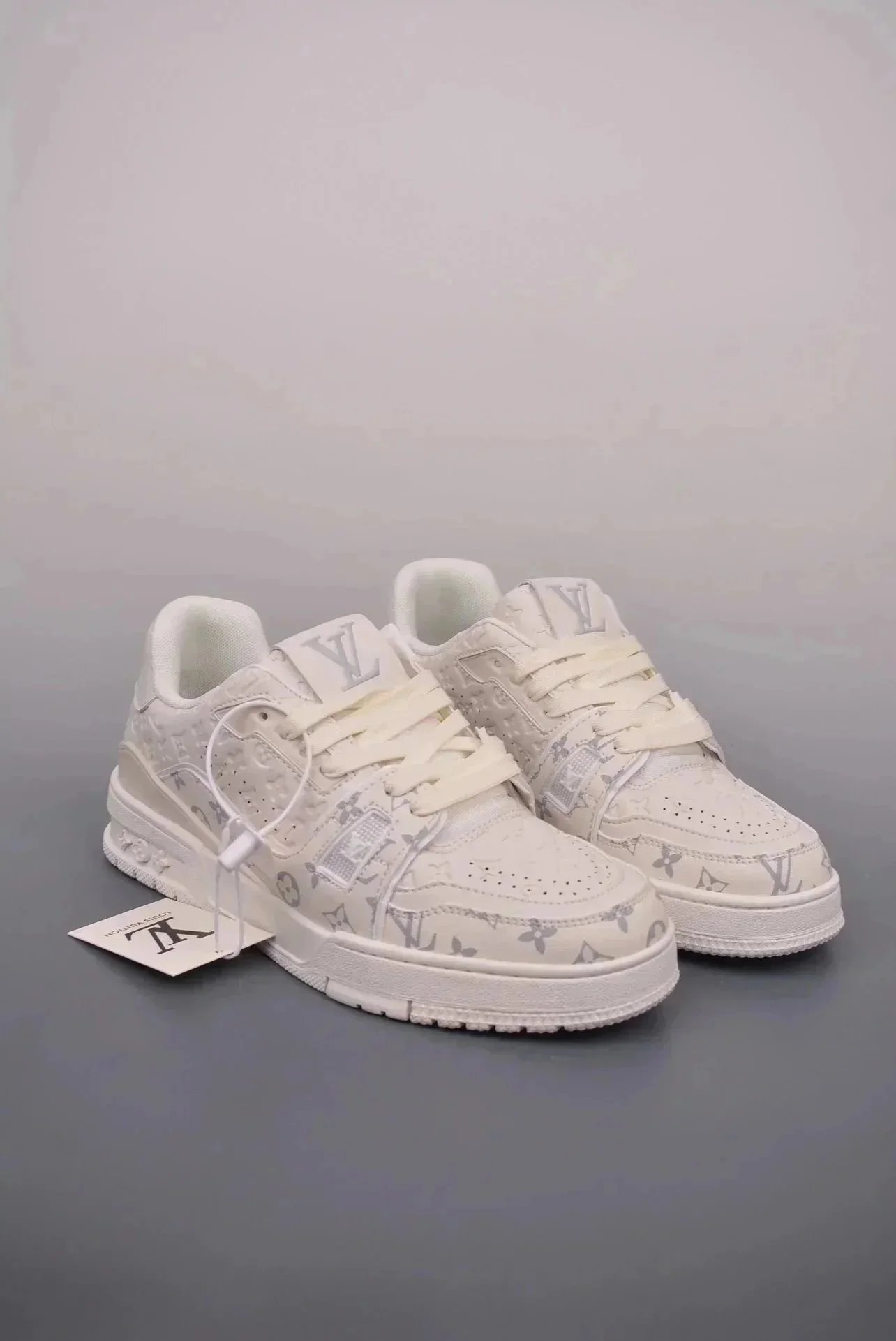 Classic versatile casual sneakers 04-056