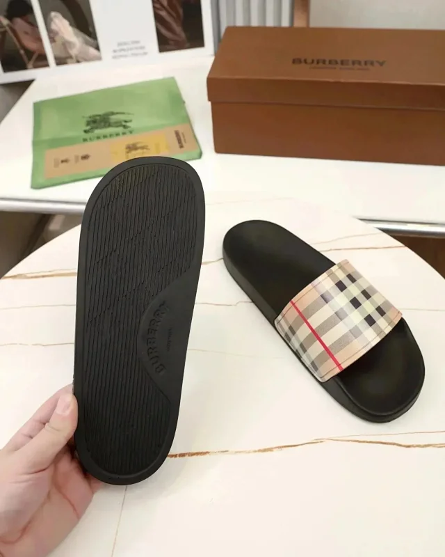 Burberry Sandals Check-Pattern Slide product detail image 8
